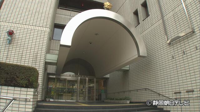 【静岡】「息子とけんかになった」と１１０番通報　母親は包丁で高校生の息子の手を切った疑い　息子は拳で母親の顔を殴ってけがをさせた疑い　２人とも逮捕